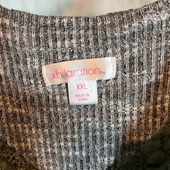 Xhilaration Green Lace Top with Gray Stripes - Picture 4 of 4